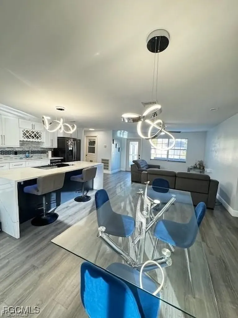 1206 SE 23rd Place Cape Coral FL 33990