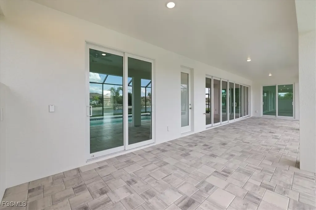 433 SW 21st Street Cape Coral FL 33991
