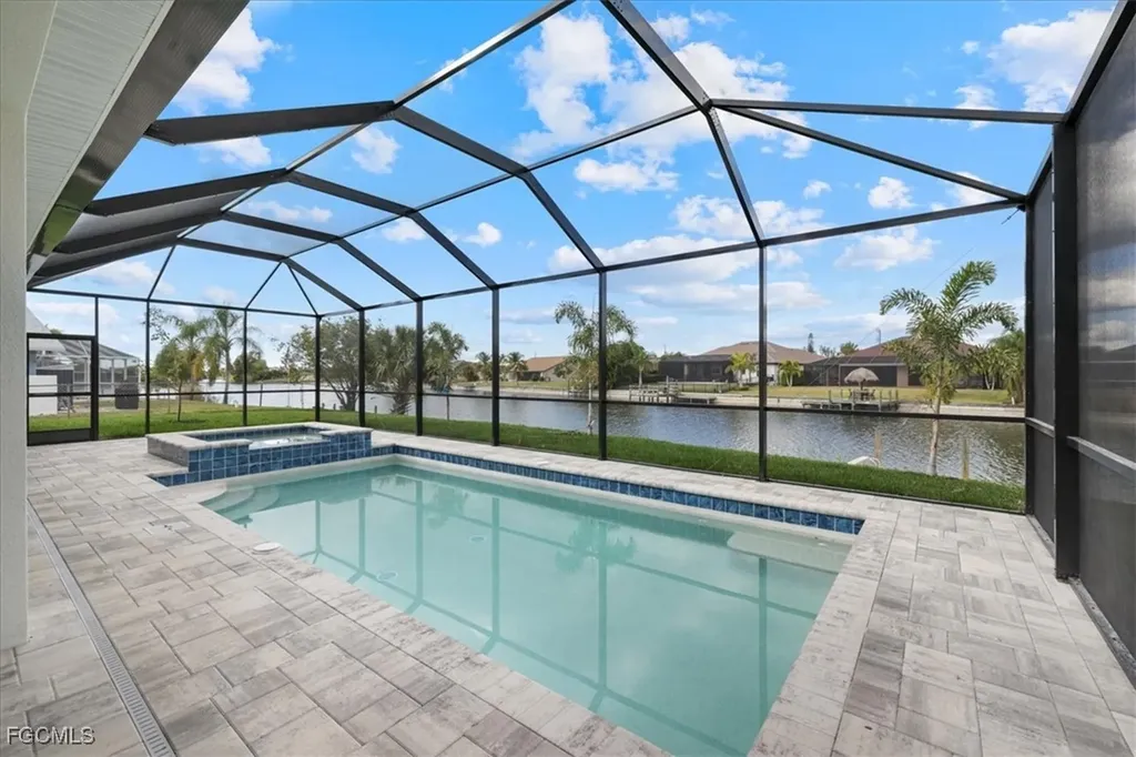433 SW 21st Street Cape Coral FL 33991