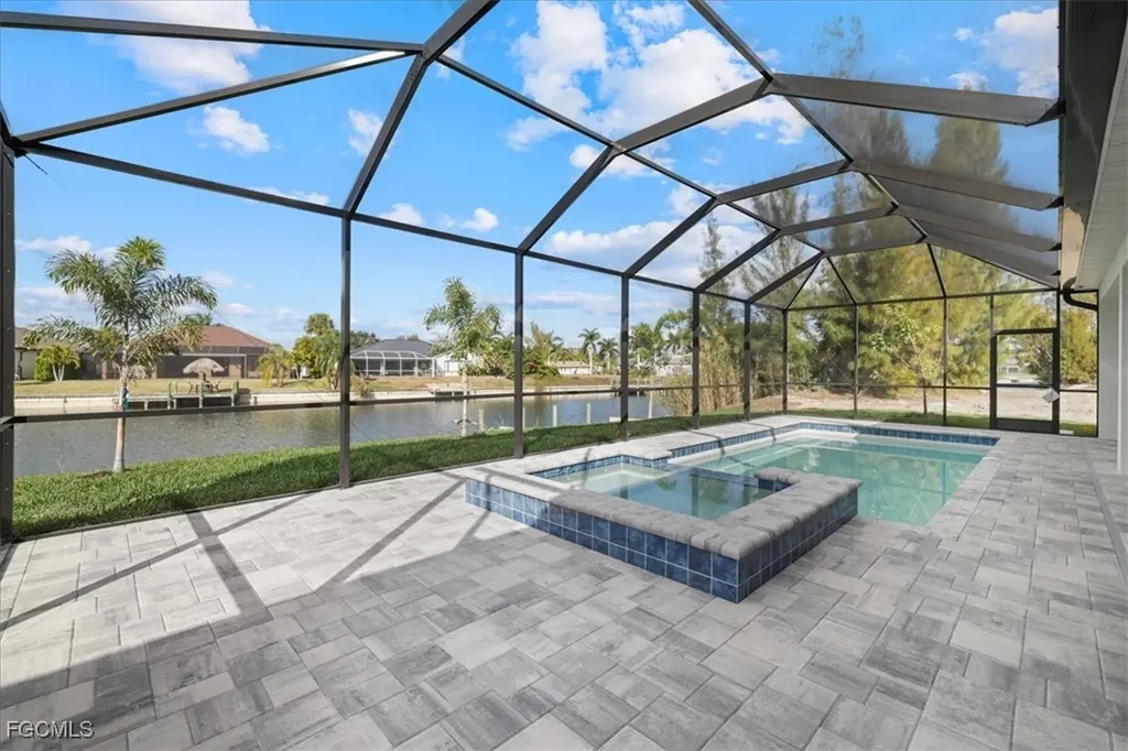 433 SW 21st Street Cape Coral FL 33991