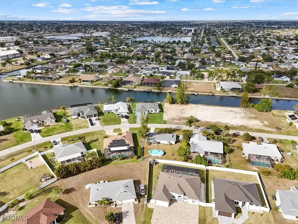 433 SW 21st Street Cape Coral FL 33991