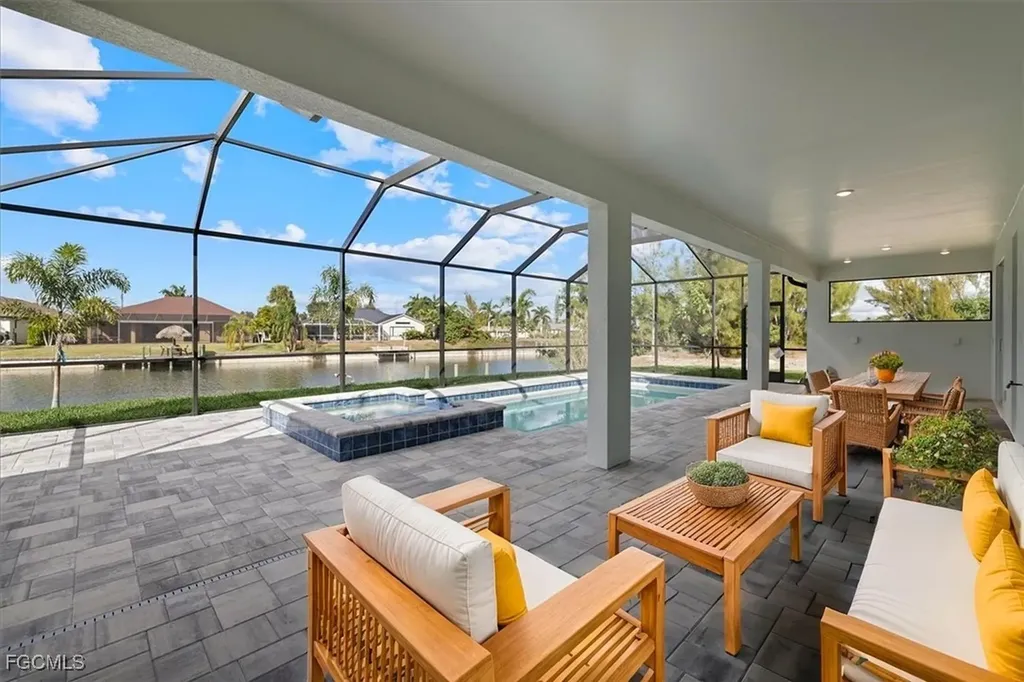 433 SW 21st Street Cape Coral FL 33991