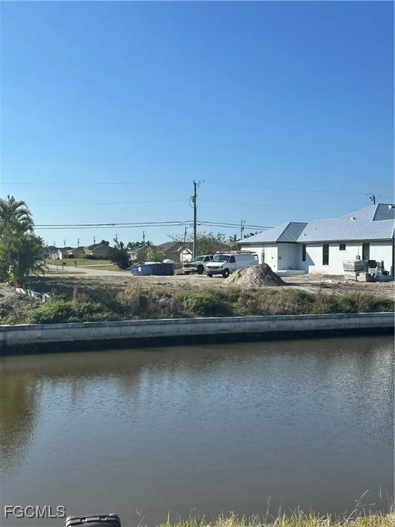 813 SW 40th Terrace Cape Coral FL 33914