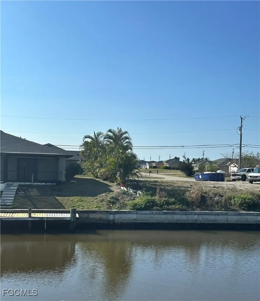 813 SW 40th Terrace Cape Coral FL 33914