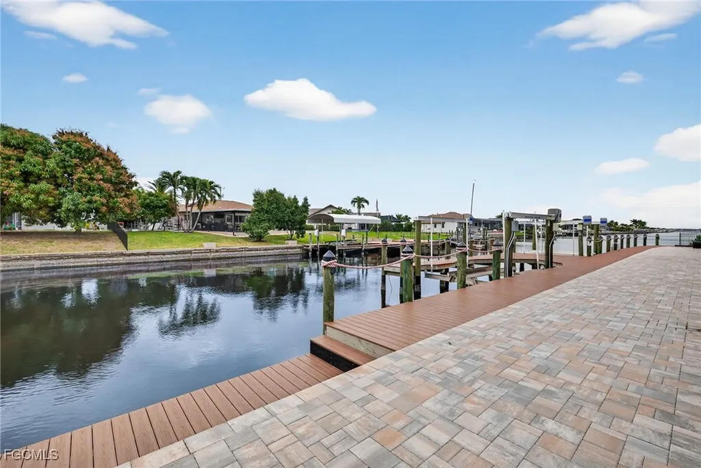 2801 SE 18th Court Cape Coral FL 33904