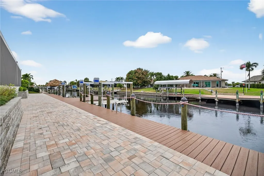 2801 SE 18th Court Cape Coral FL 33904