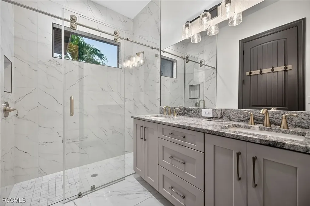 2801 SE 18th Court Cape Coral FL 33904