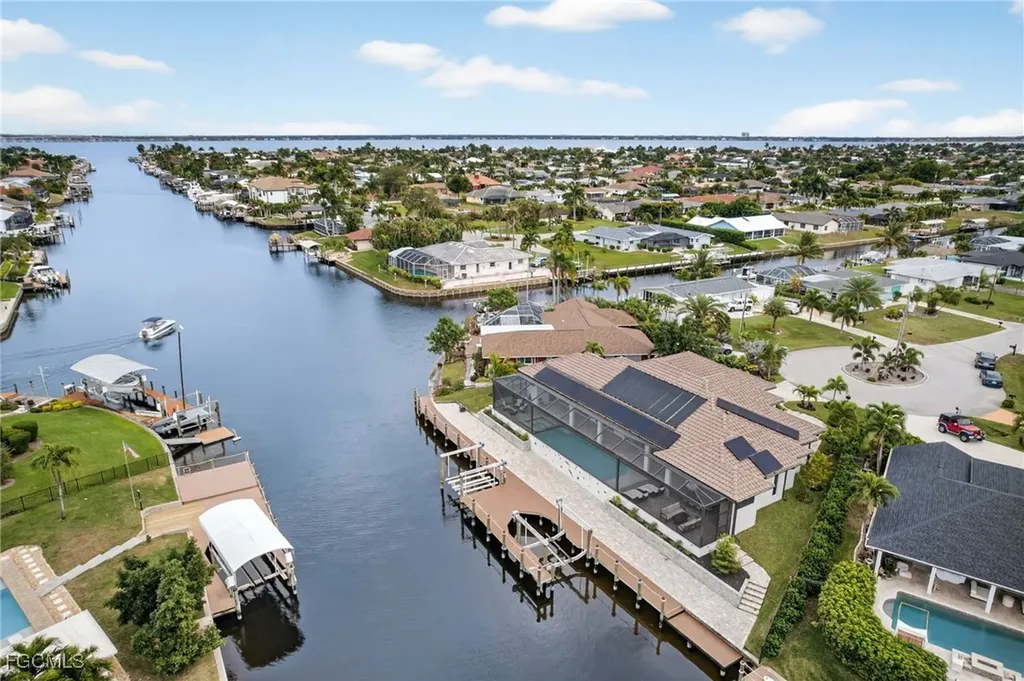 2801 SE 18th Court Cape Coral FL 33904