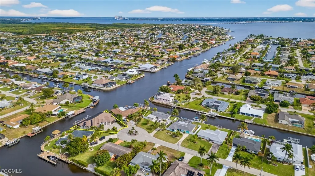 2801 SE 18th Court Cape Coral FL 33904