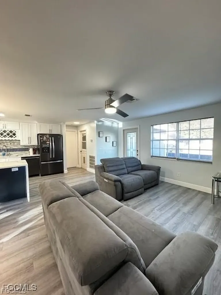 1206 SE 23rd Place Cape Coral FL 33990