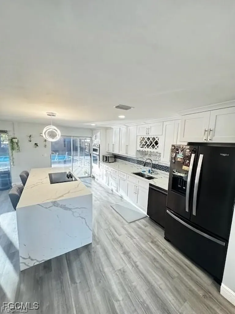 1206 SE 23rd Place Cape Coral FL 33990
