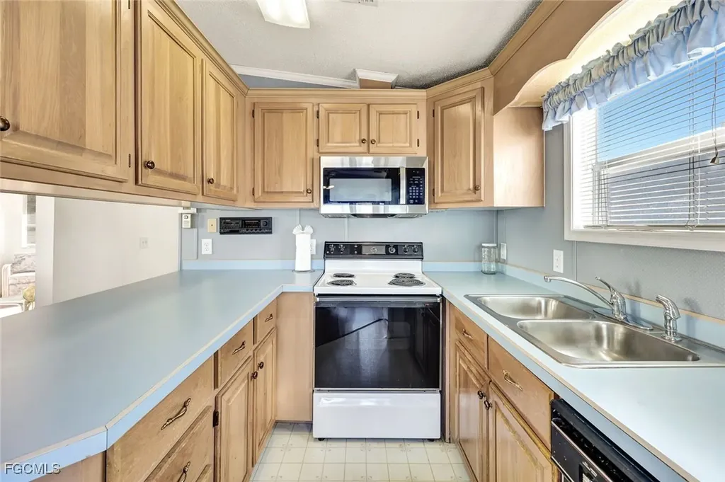 10827 Little Heron Circle Estero FL 33928