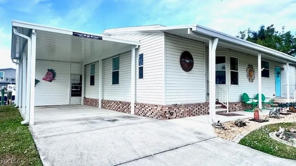 5533 Adam Drive North Fort Myers FL 33917