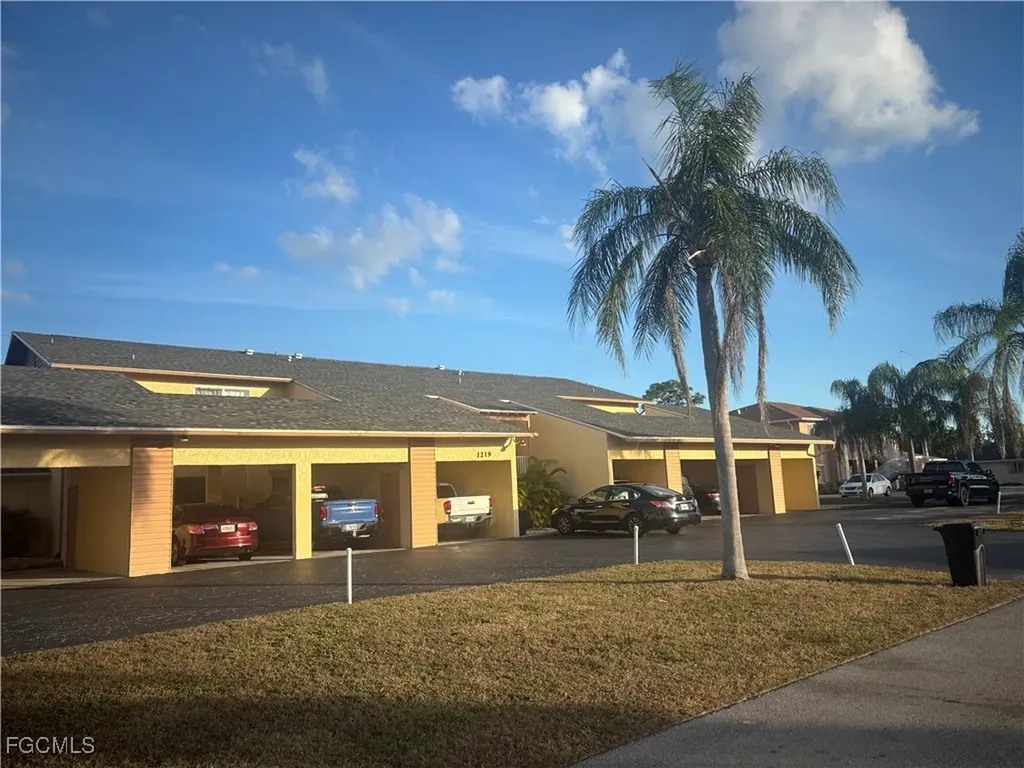 1219 SE 23rd Place Cape Coral FL 33990