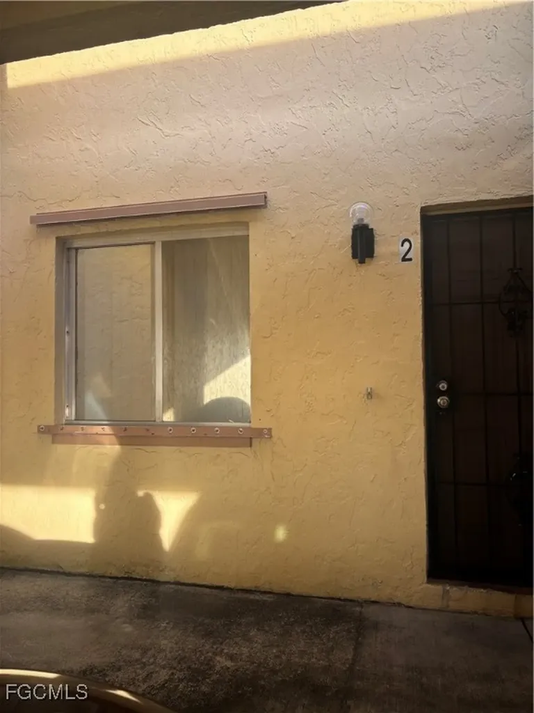 1219 SE 23rd Place Cape Coral FL 33990