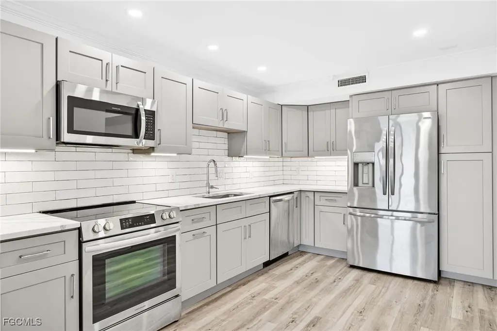 200 Periwinkle Way Sanibel FL 33957