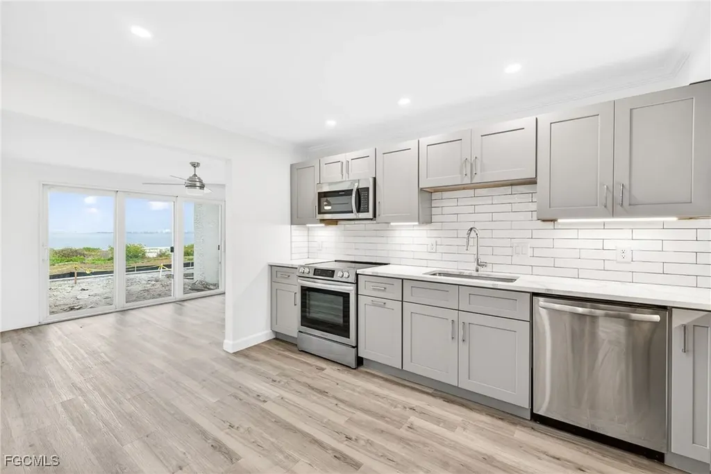 200 Periwinkle Way Sanibel FL 33957