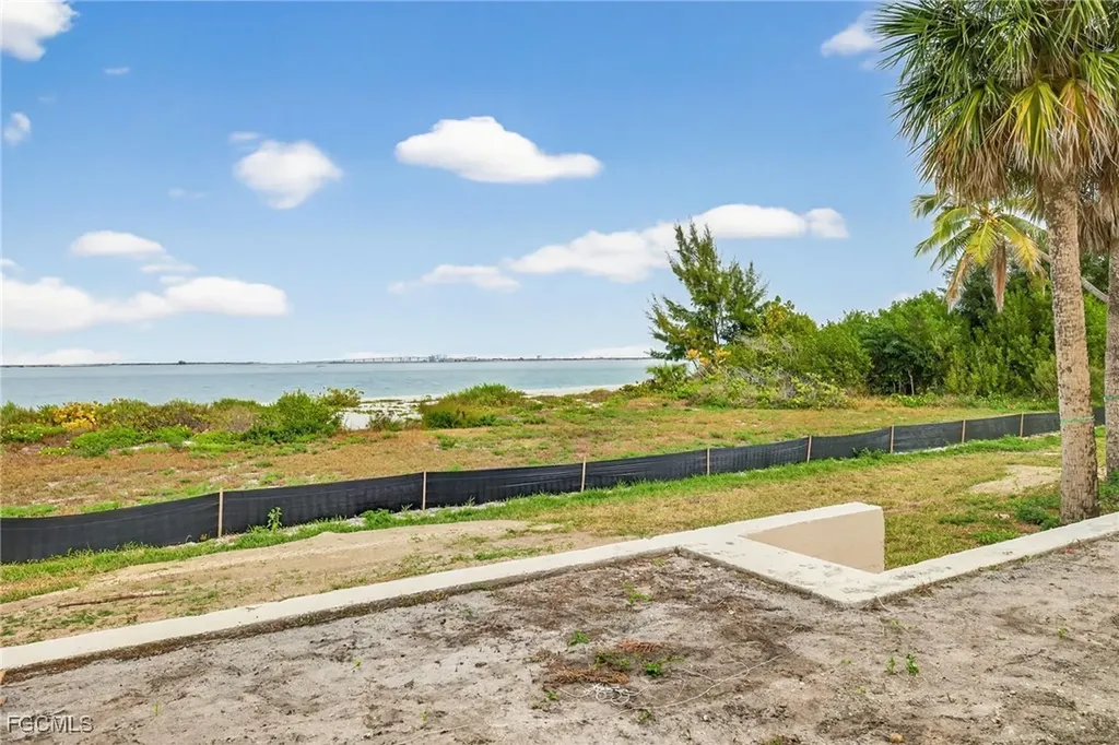 200 Periwinkle Way Sanibel FL 33957