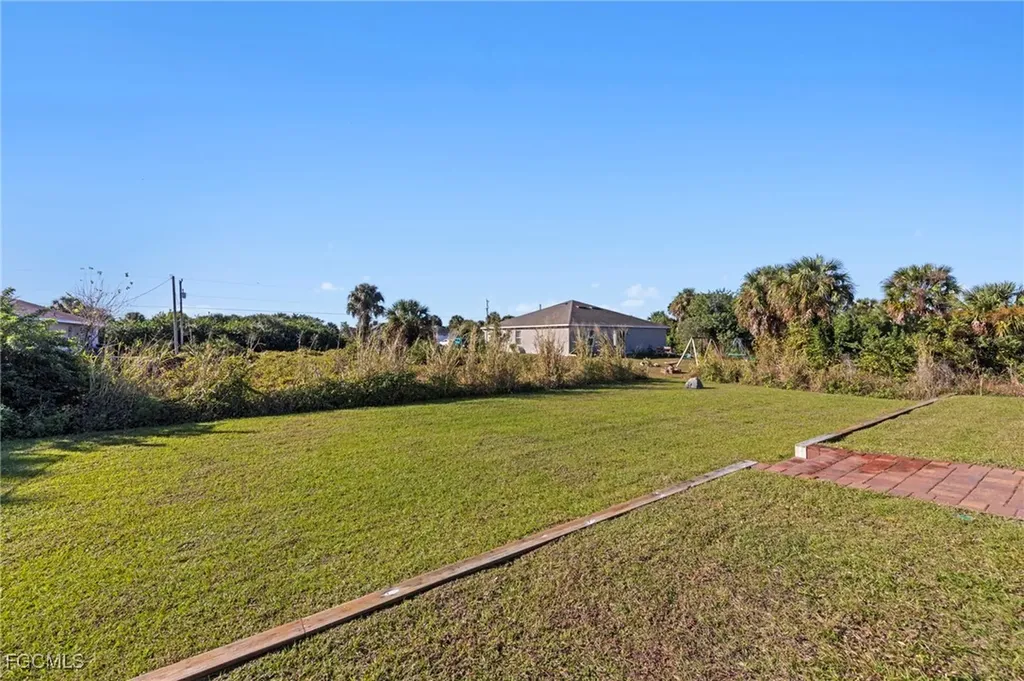 4215 15th Street SW Lehigh Acres FL 33976