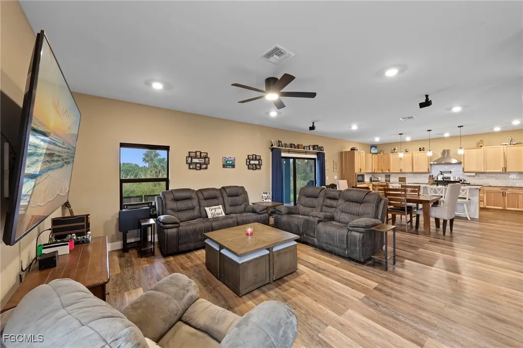 4215 15th Street SW Lehigh Acres FL 33976
