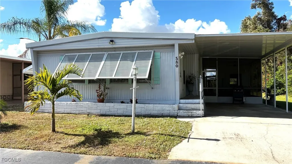 580 Winning Way North Fort Myers FL 33917