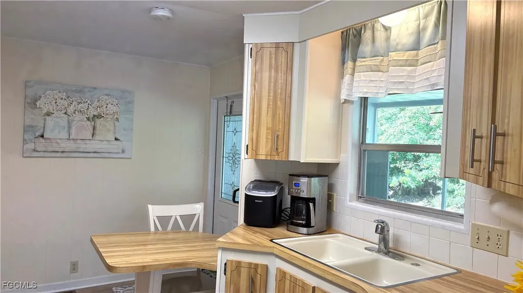 580 Winning Way North Fort Myers FL 33917