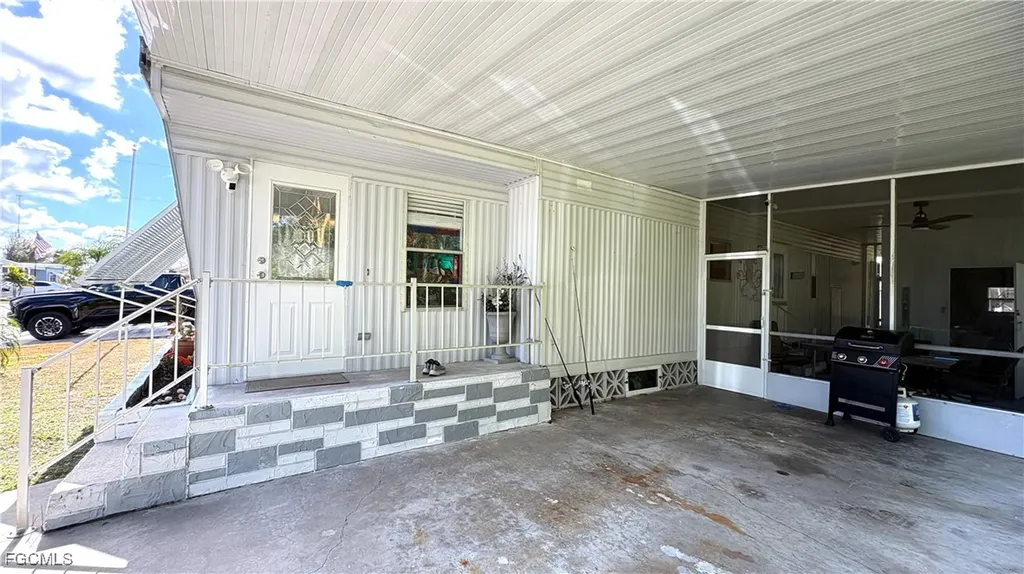 580 Winning Way North Fort Myers FL 33917