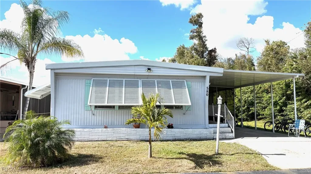 580 Winning Way North Fort Myers FL 33917