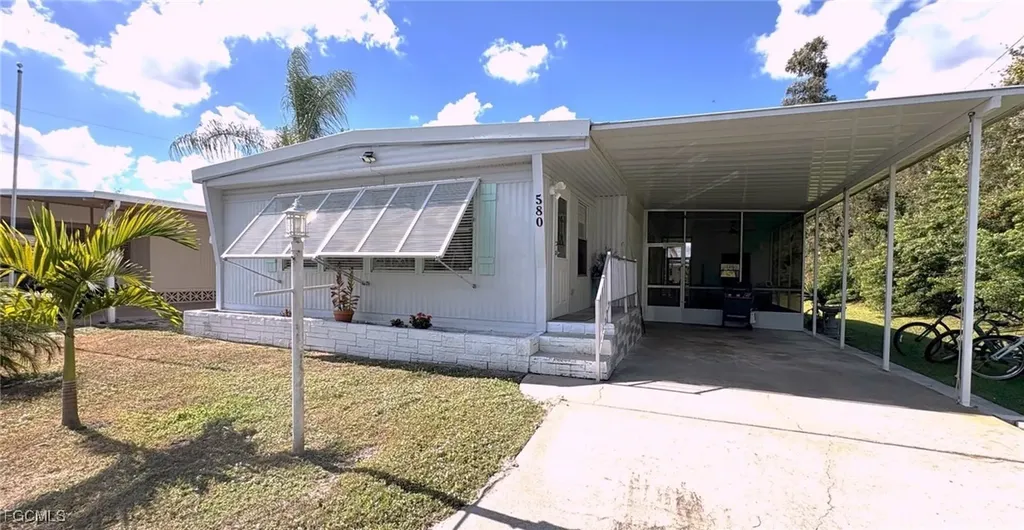580 Winning Way North Fort Myers FL 33917