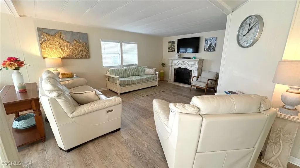 580 Winning Way North Fort Myers FL 33917