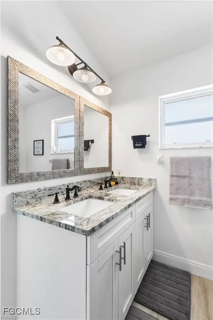 628 SE 9th Place Cape Coral FL 33990