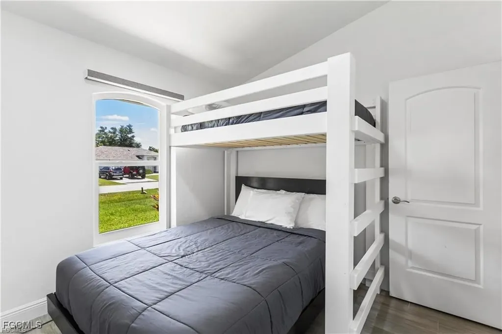 628 SE 9th Place Cape Coral FL 33990