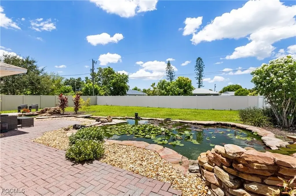 628 SE 9th Place Cape Coral FL 33990