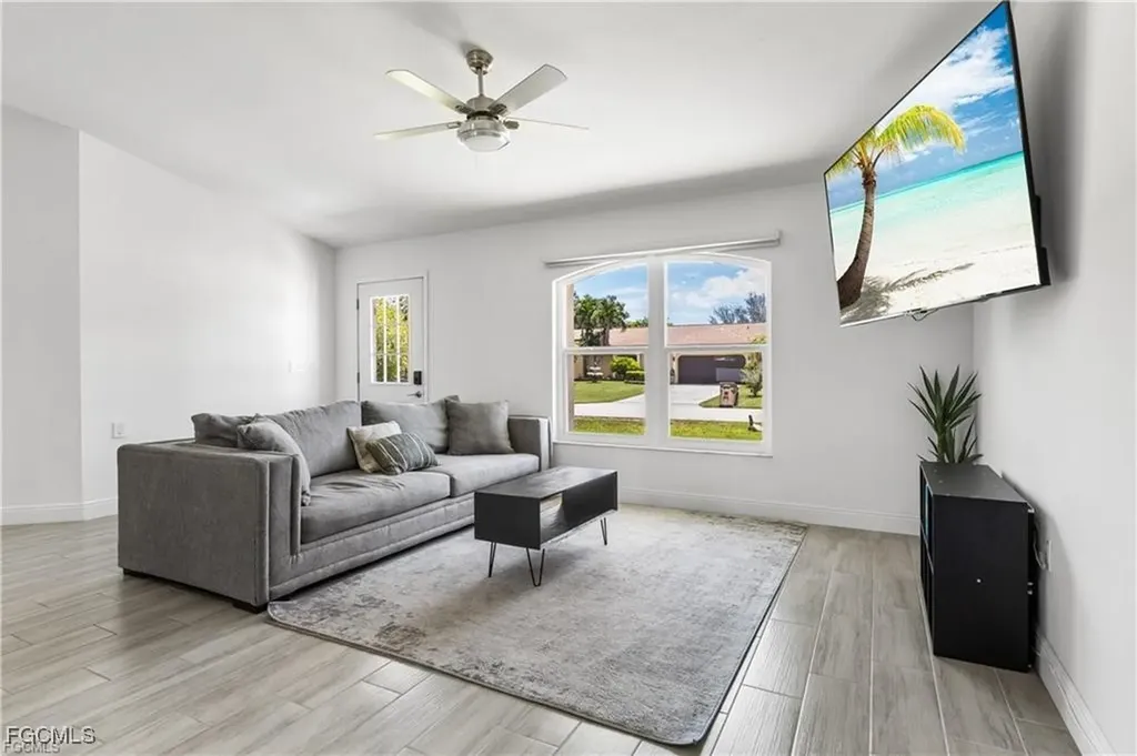628 SE 9th Place Cape Coral FL 33990