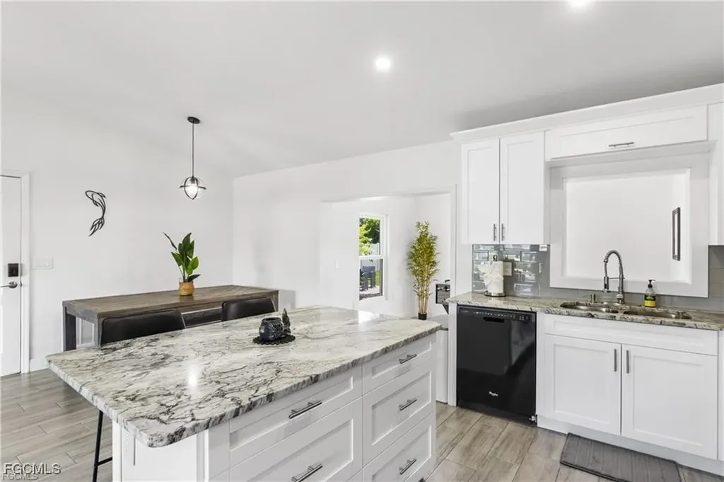 628 SE 9th Place Cape Coral FL 33990