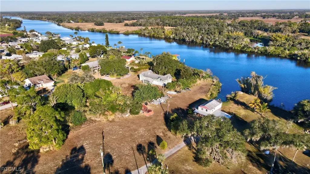 2111 Gardner Court Alva FL 33920