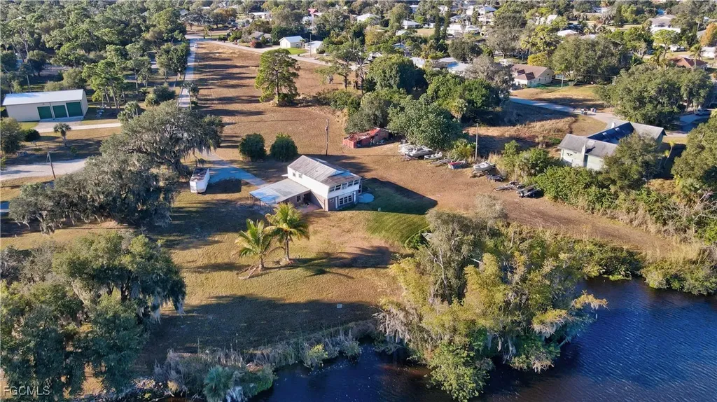 2111 Gardner Court Alva FL 33920