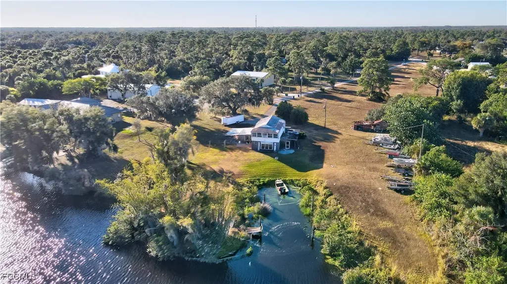 2111 Gardner Court Alva FL 33920