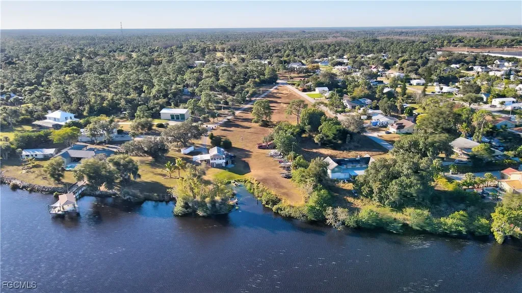 2111 Gardner Court Alva FL 33920