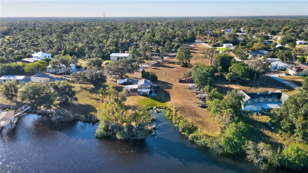 2111 Gardner Court Alva FL 33920