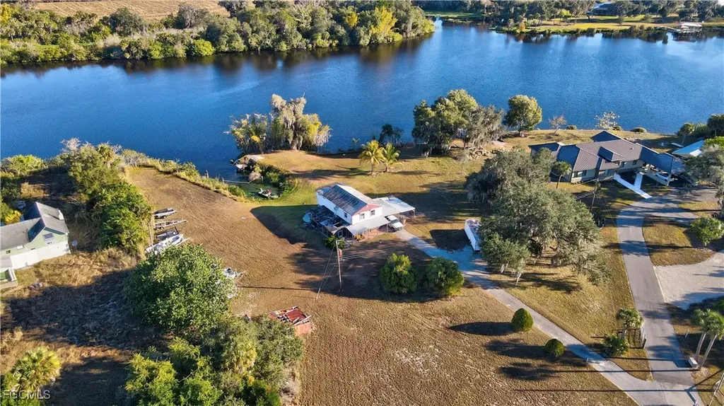 2111 Gardner Court Alva FL 33920