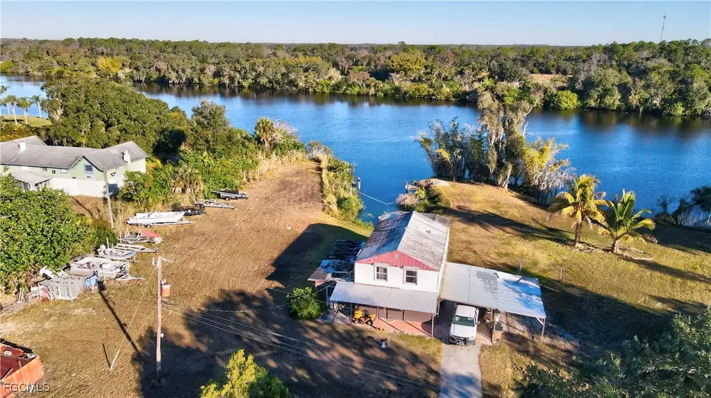 2111 Gardner Court Alva FL 33920