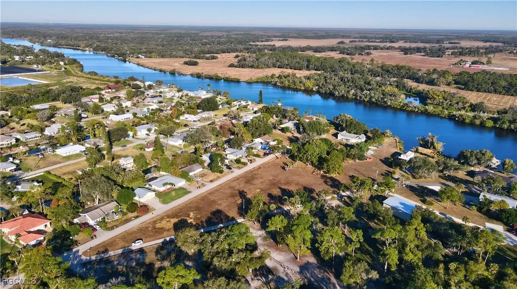 2111 Gardner Court Alva FL 33920