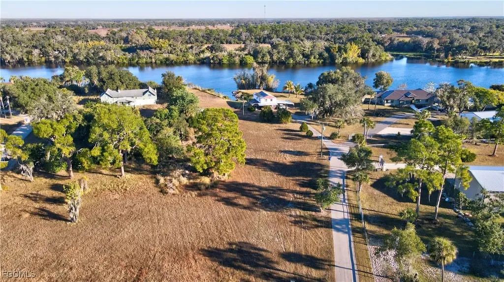 2111 Gardner Court Alva FL 33920
