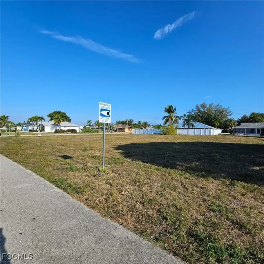 3807 SE 10th Place Cape Coral FL 33904