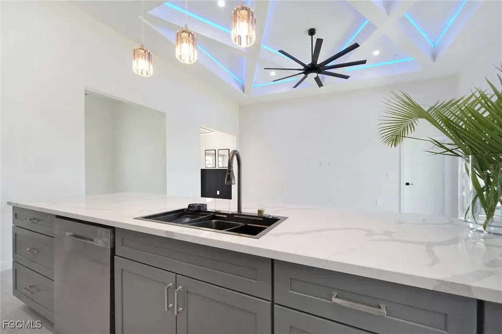 1426 SE 43rd Terrace Cape Coral FL 33904