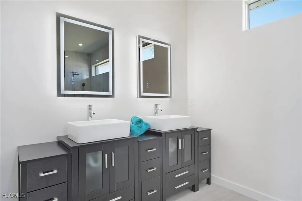 1426 SE 43rd Terrace Cape Coral FL 33904