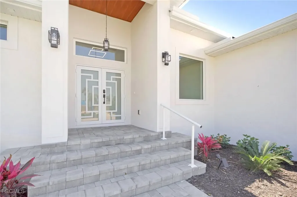 1426 SE 43rd Terrace Cape Coral FL 33904