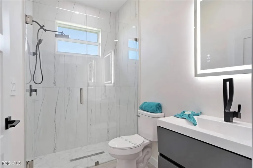 1426 SE 43rd Terrace Cape Coral FL 33904