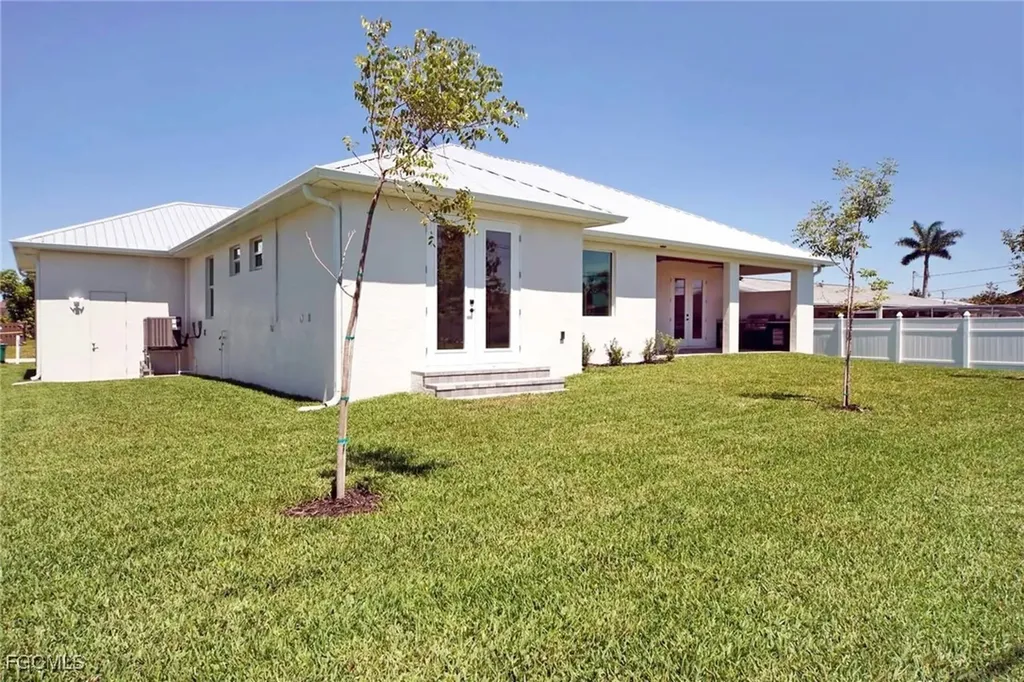 1426 SE 43rd Terrace Cape Coral FL 33904